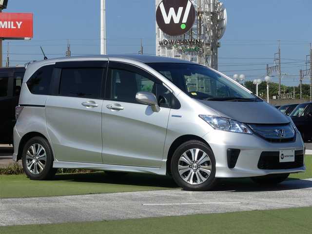 ホンダ フリード ハイブリット ジャストセレクション 千葉県 2012(平24)年 6.6万km スーパープラチナメタリック 両側パワースライドドア/社外メモリーナビ/地デジTV/【DVD/CD再生機能　Bluetooth接続】/フリップダウンモニター/ハーフレザーシート/革巻きステアリング/ETC/HIDヘッドライト/ウインカーミラー/純正15インチアルミホイル/スマートキー