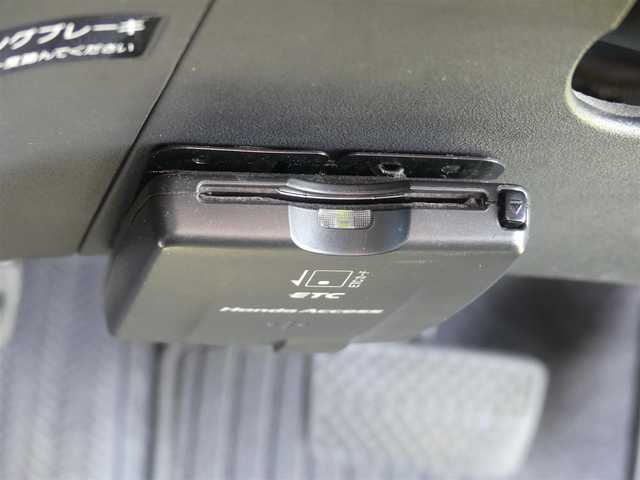 ホンダ フリード ハイブリット ジャストセレクション 千葉県 2012(平24)年 6.6万km スーパープラチナメタリック 両側パワースライドドア/社外メモリーナビ/地デジTV/【DVD/CD再生機能　Bluetooth接続】/フリップダウンモニター/ハーフレザーシート/革巻きステアリング/ETC/HIDヘッドライト/ウインカーミラー/純正15インチアルミホイル/スマートキー