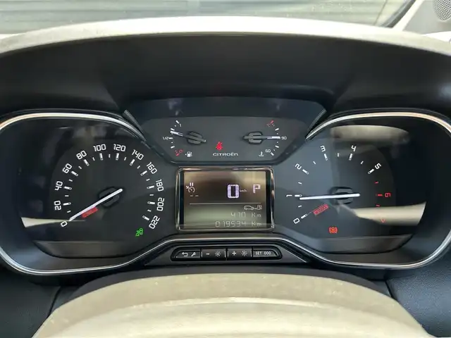 シトロエン Ｃ３ エアクロス フィール 茨城県 2019(令1)年 2万km ベージュ アクティブセーフティブレーキ　/ＡＣＣ　/ＬＫＡ　/ＢＳＭ　/バックカメラ　/パーキングセンサー　/ナビ　/ＣａｒＰｌａｙ　/ＢＴ　/ＵＳＢ　/ルーフレール　/オートライト　/ＥＴＣ　/純正１６インチＡＷ　/フロアマット　/禁煙車