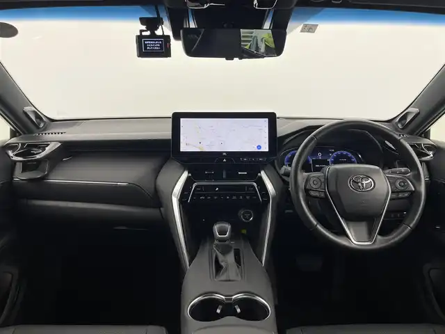 トヨタ ハリアー ハイブリッド Z レザーパッケージ 群馬県 2023(令5)年 5.9万km プラチナホワイトパールマイカ パノラミックビューモニター(床下透過表示機能付)/おくだけ充電/＝＝＝＝＝/ディスプレイオーディオ(コネクティッドナビ対応)Plus/・12.3インチHDディスプレイ/・JBLプレミアムサウンド/・AM/FM/USB/Bluetooth/フルセグTV/・USB/Miracast/AppleCarPlay/AndroidAuto/デジタルインナーミラー(前後方録画機能付)/トヨタセーフティセンス/・プリクラッシュセーフティシステム/・レーントレーシングアシスト/・アダプティブハイビームシステム/・レーダークルーズコントロール(全車速追従機能付)/・ロードサインアシスト/先行車発進告知機能/前席パワーシート/快適温熱シート/ベンチレーション/ポジションメモリー(シート/ステアリング)/本革シート/カラーヘッドアップディスプレイ/ステアリングスイッチ/ステアリングヒーター