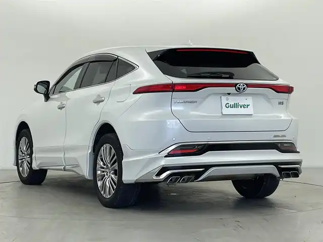 トヨタ ハリアー ハイブリッド Z レザーパッケージ 群馬県 2023(令5)年 5.9万km プラチナホワイトパールマイカ パノラミックビューモニター(床下透過表示機能付)/おくだけ充電/＝＝＝＝＝/ディスプレイオーディオ(コネクティッドナビ対応)Plus/・12.3インチHDディスプレイ/・JBLプレミアムサウンド/・AM/FM/USB/Bluetooth/フルセグTV/・USB/Miracast/AppleCarPlay/AndroidAuto/デジタルインナーミラー(前後方録画機能付)/トヨタセーフティセンス/・プリクラッシュセーフティシステム/・レーントレーシングアシスト/・アダプティブハイビームシステム/・レーダークルーズコントロール(全車速追従機能付)/・ロードサインアシスト/先行車発進告知機能/前席パワーシート/快適温熱シート/ベンチレーション/ポジションメモリー(シート/ステアリング)/本革シート/カラーヘッドアップディスプレイ/ステアリングスイッチ/ステアリングヒーター