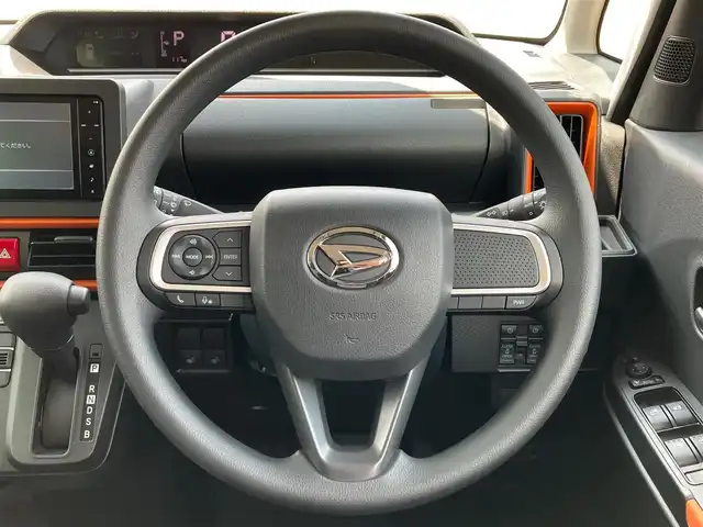 ダイハツ タント ファンクロス 静岡県 2022(令4)年 0.1万km コンパーノレッド エンジンスタートボタン/保証書/取扱説明書/パワーステアリング/パワーウィンドウ/アイドリングストップ/スマートキー/スペアキー１本/オートエアコン/USB入力端子/バックカメラ/純正メモリナビ（CD/DVD/フルセグ）/ベンチシート/D席N席シートヒーター/両側パワースライドドア/ルーフレール/純正アルミホイール/ABS/横滑り防止装置/コーナーセンサー前後/レーンキープアシスト/盗難防止装置/オートライト/オートマチックハイビーム/LEDヘッドライト/Wプラスサイドエアバック/カーテンエアバック/衝突軽減システム