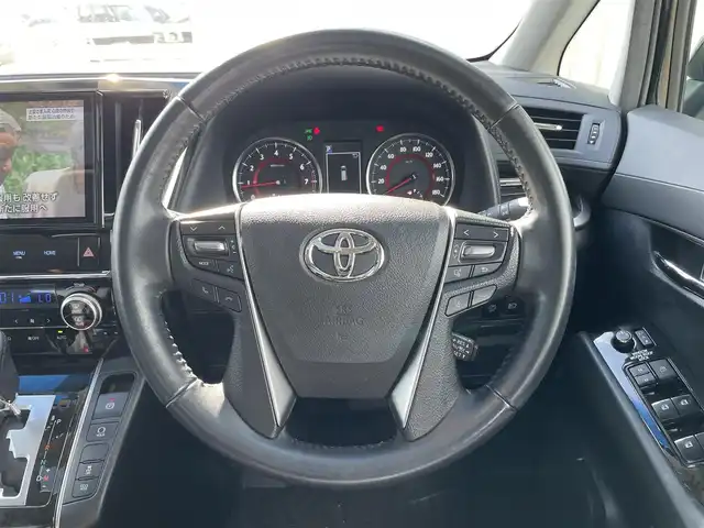 トヨタ ヴェルファイア Z Aエディション 富山県 2018(平30)年 5.9万km ブラック ツインムーンルーフ/純正10型ナビ/　(Bluetooth/CD/DVD)/フルセグTV/HDMi入力/両側パワースライドドア/バックモニター/ビルトインETC/ドライブレコーダー/純正12.1型後席ディスプレイ/レーダークルーズコントロール/クリアランスソナー/セーフティセンス/・プリクラッシュセーフティ/・レーントレーシングアシスト/・ロードサインアシスト/・オートマチックハイビーム/2眼LEDヘッドランプ/デュアルオートエアコン/本革巻きステアリング/2列目リラックスキャプテンシート/Z-G用18インチAW/スマートエントリー/プッシュスタートシステム/禁煙車/純正AW付冬タイヤ4本積込