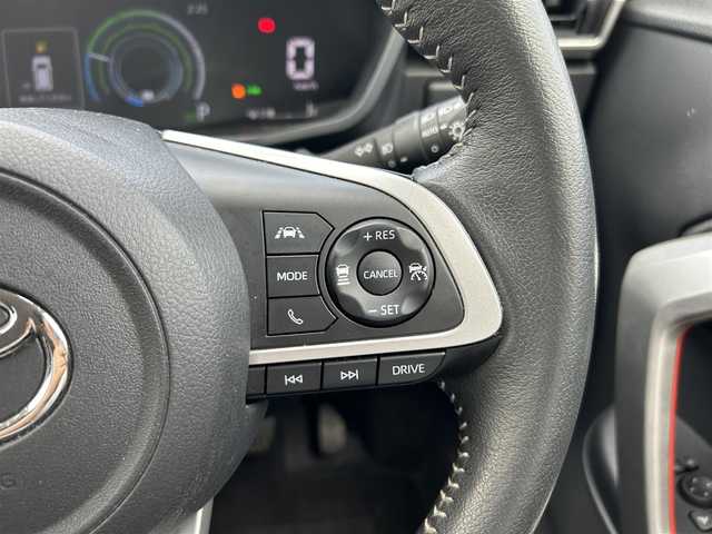 トヨタ ライズ Z 静岡県 2022(令4)年 5.2万km ブラックマイカメタリック 純正ディスプレイオーディオ/・フルセグTV/・Bluetooth接続/・Apple CarPlay/・Android Auto/・USB入力端子/スマートアシスト/・衝突警報機能・衝突回避支援ブレーキ機能/・標識認識機能/・先行車発進お知らせ機能/・全車速追従機能付ACC（アダプティブクルーズコントロール／停止保持機能あり）/・LKC（レーンキープコントロール）/・車線逸脱警報機能／車線逸脱抑制制御機能/・ふらつき警報/・路側逸脱警報/・ブラインドスポットモニター/・オートハイビーム/・ADB（アダプティブドライビングビーム）/・サイドビューランプ/・ブレーキ制御付誤発進抑制機能（前方・後方）/・コーナーセンサー（フロント2個／リヤ4個、接近お知らせ表示付）/・スマートパノラマパーキングアシスト（駐車支援システム）/・パノラミックビューモニター/・RCTA（リヤクロストラフィックアラート）/電動パーキングブレーキ/オートブレーキホールド/プッシュスタート/スマートキー/ETC/前後ドラレコ/前席シートヒーター/LEDオートライト/純正フロアマット/純正17インチアルミホイール