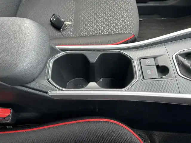 トヨタ ライズ Z 静岡県 2022(令4)年 5.2万km ブラックマイカメタリック 純正ディスプレイオーディオ/・フルセグTV/・Bluetooth接続/・Apple CarPlay/・Android Auto/・USB入力端子/スマートアシスト/・衝突警報機能・衝突回避支援ブレーキ機能/・標識認識機能/・先行車発進お知らせ機能/・全車速追従機能付ACC（アダプティブクルーズコントロール／停止保持機能あり）/・LKC（レーンキープコントロール）/・車線逸脱警報機能／車線逸脱抑制制御機能/・ふらつき警報/・路側逸脱警報/・ブラインドスポットモニター/・オートハイビーム/・ADB（アダプティブドライビングビーム）/・サイドビューランプ/・ブレーキ制御付誤発進抑制機能（前方・後方）/・コーナーセンサー（フロント2個／リヤ4個、接近お知らせ表示付）/・スマートパノラマパーキングアシスト（駐車支援システム）/・パノラミックビューモニター/・RCTA（リヤクロストラフィックアラート）/電動パーキングブレーキ/オートブレーキホールド/プッシュスタート/スマートキー/ETC/前後ドラレコ/前席シートヒーター/LEDオートライト/純正フロアマット/純正17インチアルミホイール