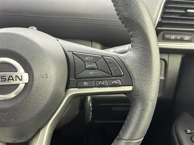 日産 セレナ e－パワー ハイウェイスター V 福井県 2020(令2)年 3.9万km ダイヤモンドブラック 純正１０インチナビ/CD/DVD/フルセグTV/Bluetooth/SD/AM/FM/ビルトインETC/デジタルインナーミラー/アラウンドビューモニター/衝突軽減ブレーキ/車線逸脱警報/踏み間違い衝突防止アシスト/道路標識表示/ふらつき警報/ハンズフリーオートスライドドア/両側パワースライドドア /オートライト /LED/フォグランプ/ウィンカー・電動格納式ミラー/革巻きステアリング/ステアリングリモコン/ステアリングチルド機構/純正ドライブレコーダー/純正１５インチアルミ/純正フロアマット