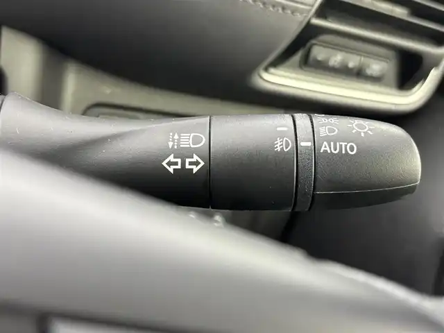 日産 セレナ e－パワー ハイウェイスター V 福井県 2020(令2)年 3.9万km ダイヤモンドブラック 純正１０インチナビ/CD/DVD/フルセグTV/Bluetooth/SD/AM/FM/ビルトインETC/デジタルインナーミラー/アラウンドビューモニター/衝突軽減ブレーキ/車線逸脱警報/踏み間違い衝突防止アシスト/道路標識表示/ふらつき警報/ハンズフリーオートスライドドア/両側パワースライドドア /オートライト /LED/フォグランプ/ウィンカー・電動格納式ミラー/革巻きステアリング/ステアリングリモコン/ステアリングチルド機構/純正ドライブレコーダー/純正１５インチアルミ/純正フロアマット