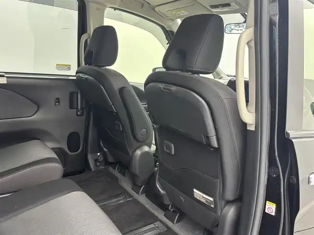日産 セレナ e－パワー ハイウェイスター V 福井県 2020(令2)年 3.9万km ダイヤモンドブラック 純正１０インチナビ/CD/DVD/フルセグTV/Bluetooth/SD/AM/FM/ビルトインETC/デジタルインナーミラー/アラウンドビューモニター/衝突軽減ブレーキ/車線逸脱警報/踏み間違い衝突防止アシスト/道路標識表示/ふらつき警報/ハンズフリーオートスライドドア/両側パワースライドドア /オートライト /LED/フォグランプ/ウィンカー・電動格納式ミラー/革巻きステアリング/ステアリングリモコン/ステアリングチルド機構/純正ドライブレコーダー/純正１５インチアルミ/純正フロアマット