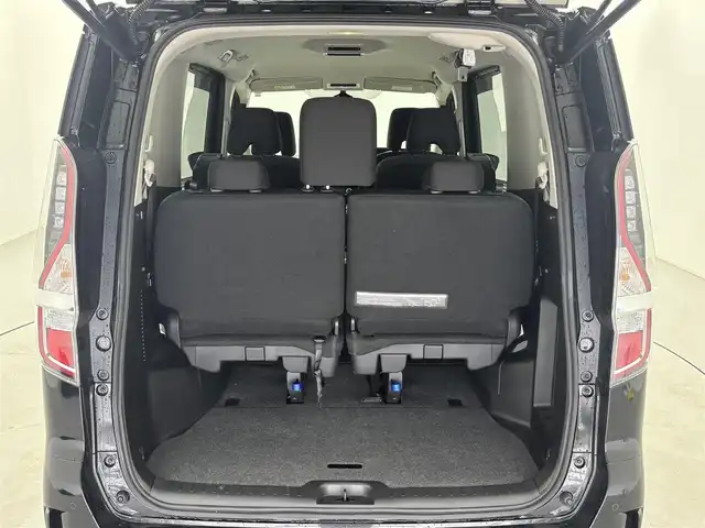 日産 セレナ e－パワー ハイウェイスター V 福井県 2020(令2)年 3.9万km ダイヤモンドブラック 純正１０インチナビ/CD/DVD/フルセグTV/Bluetooth/SD/AM/FM/ビルトインETC/デジタルインナーミラー/アラウンドビューモニター/衝突軽減ブレーキ/車線逸脱警報/踏み間違い衝突防止アシスト/道路標識表示/ふらつき警報/ハンズフリーオートスライドドア/両側パワースライドドア /オートライト /LED/フォグランプ/ウィンカー・電動格納式ミラー/革巻きステアリング/ステアリングリモコン/ステアリングチルド機構/純正ドライブレコーダー/純正１５インチアルミ/純正フロアマット