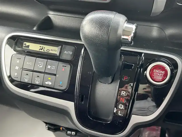 ホンダ Ｎ ＢＯＸ カスタム G Lパッケージ 佐賀県 2012(平24)年 6.9万km プレミアムホワイトパール 社外SDナビゲーション/・フルセグTV/CD/DVD/SD/Bluetooth/バックカメラ/前後ドライブレコーダー/ETC/横滑り防止装置/片側パワースライドドア/ISOFIX対応/ステアリングリモコン/純正14インチアルミホイール/純正キセノンヘッドライト/純正フォグランプ/純正フロアマット/純正ドアバイザ―/新車保証書/取扱説明書/スペアキー1本