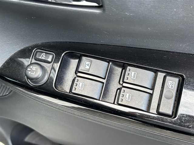 ダイハツ タント カスタム RS 愛知県 2014(平26)年 10.7万km パールホワイトⅢ (株)IDOMが運営する【じしゃロン名古屋鳴海店】の自社ローン専用車両になりますこちらは現金またはオートローンご利用時の価格です。自社ローンご希望の方は別途その旨お申付け下さい/登録時走行距離106679km/社外SDナビ/AM・FM・CD・DVD・Bluetooth/両側パワースライドドア/プッシュスタート/ETC/スマートキー/スペアキーあり/フルフラットシート/スタッドレスタイヤ（4本）/フォグランプ/後席サンシェード/純正フロアマット/純正アルミホイール/ハンドルカバー/ドアバイザー