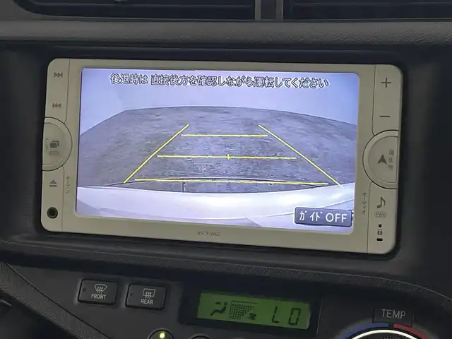 トヨタ アクア 福島県 2012(平24)年 2.9万km パール 純正SDナビ/・型番：NSCP-W62/・ワンセグTV/FM/AM/BT/・バックカメラ/・ETC/・前後ドライブレコーダー/・GPS液晶レーダー探知機(ZERO704V)/革張ステアリング/・ステアリングリモコン/・チルトステアリング/プッシュスタート/・スマートキー/・スペアキー1本/LEDヘッドライト/・オートライト/・フォグライト/・ヘッドライトレベライザー/社外フロアマット/ドアバイザー/電動格納ミラー/取扱説明書/ナビ取扱説明書