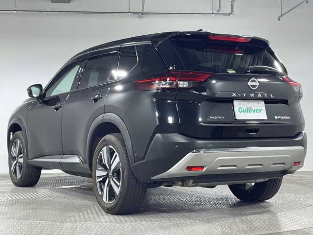 日産 エクストレイル G e－4ORCE 神奈川県 2023(令5)年 1.5万km ダイヤモンドブラック プロパイロット/インテリジェントルームミラー/Pバックドア/プッシュスタート/革巻きステアリング/BSM/TVキャンセラー/リアAutoエアコン/純正メーカーDAナビ/フルセグテレビ/USB/純正前後ドライブレコーダー/パーキングアシスト/合皮シート/ステスイ/電子パーキング/SOSコール/LEDヘッドライト/HUD/ビルドインETC2.0/EVモード/パワーシート/Autoライト/オートホールド/電動格納ミラー/フォグランプ/置くだけ充電/AC100V/e-pedal/インテリジェントキー/スペアキー/メモリシート/シートヒーター/ハンドル支援/ステアリングヒーター/ウィンカーミラー/純正フロアマット/純正ドアバイザー/純正アルミホイール