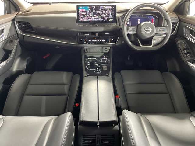 日産 エクストレイル G e－4ORCE 神奈川県 2023(令5)年 1.5万km ダイヤモンドブラック プロパイロット/インテリジェントルームミラー/Pバックドア/プッシュスタート/革巻きステアリング/BSM/TVキャンセラー/リアAutoエアコン/純正メーカーDAナビ/フルセグテレビ/USB/純正前後ドライブレコーダー/パーキングアシスト/合皮シート/ステスイ/電子パーキング/SOSコール/LEDヘッドライト/HUD/ビルドインETC2.0/EVモード/パワーシート/Autoライト/オートホールド/電動格納ミラー/フォグランプ/置くだけ充電/AC100V/e-pedal/インテリジェントキー/スペアキー/メモリシート/シートヒーター/ハンドル支援/ステアリングヒーター/ウィンカーミラー/純正フロアマット/純正ドアバイザー/純正アルミホイール