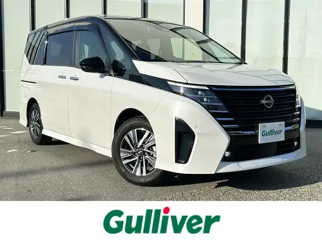 日産 セレナ ハイウェイスター V 大阪府 2023(令5)年 0.6万km 紺／白 プロパイロット　/純正9インチナビ　/　　　フルセグTV/Bluetooth　/アラウンドビューモニター　/両側パワースライドドア　/前後コーナーセンサー　/BSM　/後席11インチモニター/追従型クルーズコントロール/ビルトインETC/前後ドライブレコーダー　