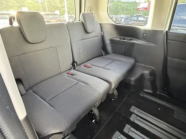 日産 セレナ ハイウェイスター V 大阪府 2023(令5)年 0.6万km 紺／白 プロパイロット　/純正9インチナビ　/　　　フルセグTV/Bluetooth　/アラウンドビューモニター　/両側パワースライドドア　/前後コーナーセンサー　/BSM　/後席11インチモニター/追従型クルーズコントロール/ビルトインETC/前後ドライブレコーダー　