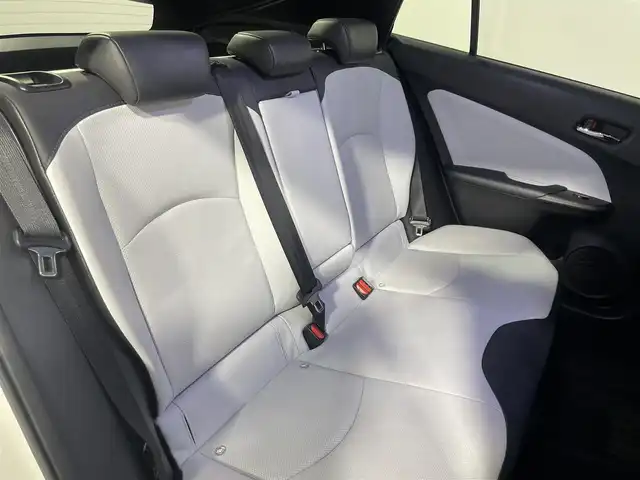 トヨタ プリウス A プレミアム　ツーリングセレ 大阪府 2016(平28)年 6万km ホワイトパールクリスタルシャイン モデリスタエアロ　白革シート　純正ナビ　バックカメラ　フルセグTV DVD再生　トヨタセーフティーセンス　レーダークルーズ　BSM HUD　パワーシート　シートヒーター　前後ドライブレコーダー　クリアランスソナー　オートライト　LEDヘッドライト　ETC