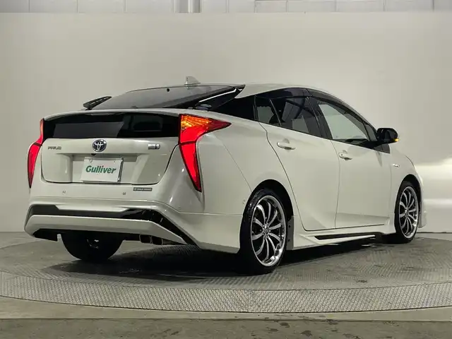 トヨタ プリウス A プレミアム　ツーリングセレ 大阪府 2016(平28)年 6万km ホワイトパールクリスタルシャイン モデリスタエアロ　白革シート　純正ナビ　バックカメラ　フルセグTV DVD再生　トヨタセーフティーセンス　レーダークルーズ　BSM HUD　パワーシート　シートヒーター　前後ドライブレコーダー　クリアランスソナー　オートライト　LEDヘッドライト　ETC