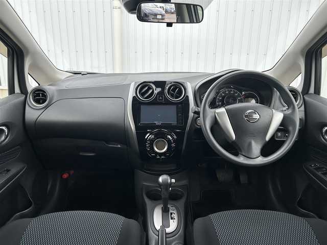 日産 ノート X DIG－S 熊本県 2016(平28)年 9.2万km ブリリアントホワイトパール 社外ナビ/・AM/FM/CD/DVD/SD/USB/iPod/BT/・フルセグTV/バックカメラ/横滑り防止機能/レーンキープアシスト/衝突被害軽減システム/オートライト/・ヘッドライトレベライザー/電動格納ミラー/・ウィンカーミラー/ドアバイザー/スマートキー