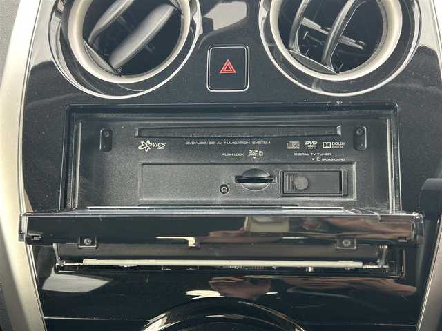 日産 ノート X DIG－S 熊本県 2016(平28)年 9.2万km ブリリアントホワイトパール 社外ナビ/・AM/FM/CD/DVD/SD/USB/iPod/BT/・フルセグTV/バックカメラ/横滑り防止機能/レーンキープアシスト/衝突被害軽減システム/オートライト/・ヘッドライトレベライザー/電動格納ミラー/・ウィンカーミラー/ドアバイザー/スマートキー