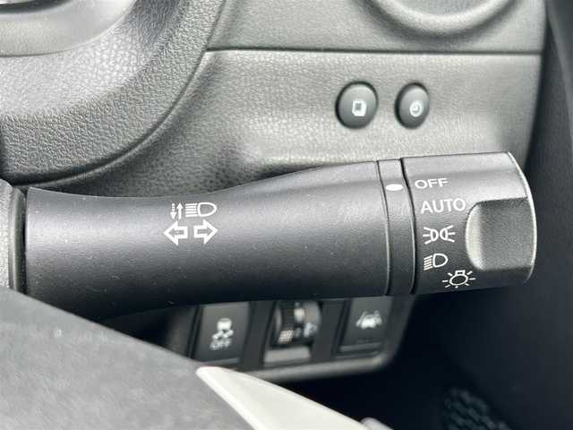 日産 ノート X DIG－S 熊本県 2016(平28)年 9.2万km ブリリアントホワイトパール 社外ナビ/・AM/FM/CD/DVD/SD/USB/iPod/BT/・フルセグTV/バックカメラ/横滑り防止機能/レーンキープアシスト/衝突被害軽減システム/オートライト/・ヘッドライトレベライザー/電動格納ミラー/・ウィンカーミラー/ドアバイザー/スマートキー