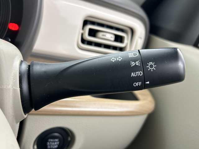 スズキ ラパン X 三重県 2015(平27)年 9万km シフォンアイボリーメタリック /禁煙車//社外ナビ//フルセグ/Bluetooth/AM/FM/USB/AUX/CD/DVD//シートヒーター//ETC//オートライト//衝突軽減ブレーキ//電動格納ミラー//フルオートエアコン//プッシュスタート//スマートキー//スペアキー