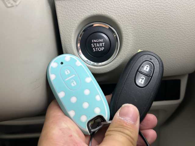 スズキ ラパン X 三重県 2015(平27)年 9万km シフォンアイボリーメタリック /禁煙車//社外ナビ//フルセグ/Bluetooth/AM/FM/USB/AUX/CD/DVD//シートヒーター//ETC//オートライト//衝突軽減ブレーキ//電動格納ミラー//フルオートエアコン//プッシュスタート//スマートキー//スペアキー