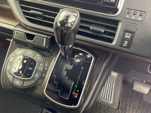 トヨタ エスクァイア Gi プレミアムパッケージ 岐阜県 2018(平30)年 5.7万km スパークリングブラックパールクリスタルシャイン 純正ナビ/CD　DVD/Blue-ray/SD/USB/Bluetooth/フルセグテレビ/バックモニター/両側パワースライドドア/革巻きステアリング/ステアリングリモコン/ステアリングヒーター/ハーフレザーシート/シートヒーター/オートライト/LEDライト/オートハイビーム/フォグランプ/ドラレコ/ETC2.0/オートリトラミラー/純正フロアマット/純正ドアバイザー/純正15インチAW