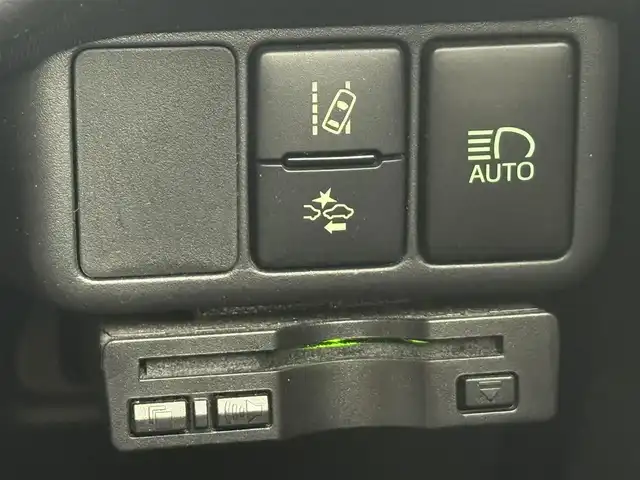 トヨタ アクア G ブラックソフトレザーセレ 愛知県 2016(平28)年 4.3万km ライムホワイトパールクリスタルシャイン 純正7インチナビ/バックカメラ/Bluetooth/ワンセグTV/トヨタセーフティセンス/衝突被害軽減システム/クルーズコントロール/横滑り防止装置/レーンキープアシスト/オートライト/オートマチックハイビーム/ETC/社外フロアマット/プッシュスタート/スマートキー