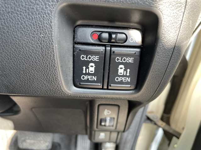 ホンダ Ｎ ＢＯＸ G Lパッケージ 神奈川県 2013(平25)年 9.9万km プレミアムホワイトパール (株)IDOMが運営する【じしゃロン秦野店】の自社ローン専用車両になります。こちらは現金またはオートローンご利用時の価格です。自社ローンご希望の方は別途その旨お申付け下さい/社外メモリナビ/ＣＤ/ＤＶＤ／フルセグ/バックカメラ/スマートキー/両側パワースライド/ライトレベライザー/横滑り防止装置/純正14インチアルミ/チルドステアリング/ドアバイザー