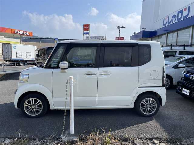 ホンダ Ｎ ＢＯＸ G Lパッケージ 神奈川県 2013(平25)年 9.9万km プレミアムホワイトパール (株)IDOMが運営する【じしゃロン秦野店】の自社ローン専用車両になります。こちらは現金またはオートローンご利用時の価格です。自社ローンご希望の方は別途その旨お申付け下さい/社外メモリナビ/ＣＤ/ＤＶＤ／フルセグ/バックカメラ/スマートキー/両側パワースライド/ライトレベライザー/横滑り防止装置/純正14インチアルミ/チルドステアリング/ドアバイザー