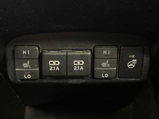 トヨタ シエンタ ハイブリッド G セーフティエディション 愛知県 2020(令2)年 4.5万km ホワイトパールクリスタルシャイン 禁煙車/純正7インチナビ/（CD/フルセグTV/Bluetooth/USB)/全方位カメラ/トヨタセーフティセンス/・プリクラッシュセーフティ/・レーンディパーチャーアラート/・オートマチックハイビーム/コーナーセンサー/クルーズコントロール/ETC2.0/前席シートヒーター/ステアリングヒーター/両側パワースライドドア/アイドリングストップ/スマートキー/プッシュスタート/LEDヘッドライト/純正フロアマット/横滑り防止装置/ステアリングスイッチ