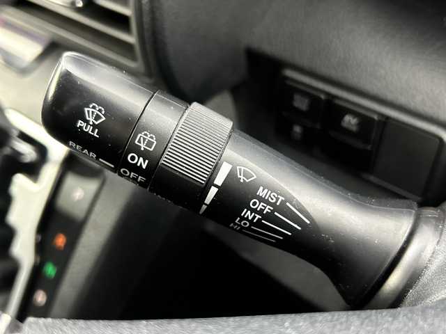 トヨタ シエンタ ハイブリッド G セーフティエディション 愛知県 2020(令2)年 4.5万km ホワイトパールクリスタルシャイン 禁煙車/純正7インチナビ/（CD/フルセグTV/Bluetooth/USB)/全方位カメラ/トヨタセーフティセンス/・プリクラッシュセーフティ/・レーンディパーチャーアラート/・オートマチックハイビーム/コーナーセンサー/クルーズコントロール/ETC2.0/前席シートヒーター/ステアリングヒーター/両側パワースライドドア/アイドリングストップ/スマートキー/プッシュスタート/LEDヘッドライト/純正フロアマット/横滑り防止装置/ステアリングスイッチ