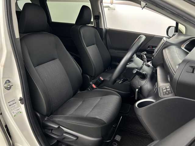 トヨタ シエンタ ハイブリッド G セーフティエディション 愛知県 2020(令2)年 4.5万km ホワイトパールクリスタルシャイン 禁煙車/純正7インチナビ/（CD/フルセグTV/Bluetooth/USB)/全方位カメラ/トヨタセーフティセンス/・プリクラッシュセーフティ/・レーンディパーチャーアラート/・オートマチックハイビーム/コーナーセンサー/クルーズコントロール/ETC2.0/前席シートヒーター/ステアリングヒーター/両側パワースライドドア/アイドリングストップ/スマートキー/プッシュスタート/LEDヘッドライト/純正フロアマット/横滑り防止装置/ステアリングスイッチ