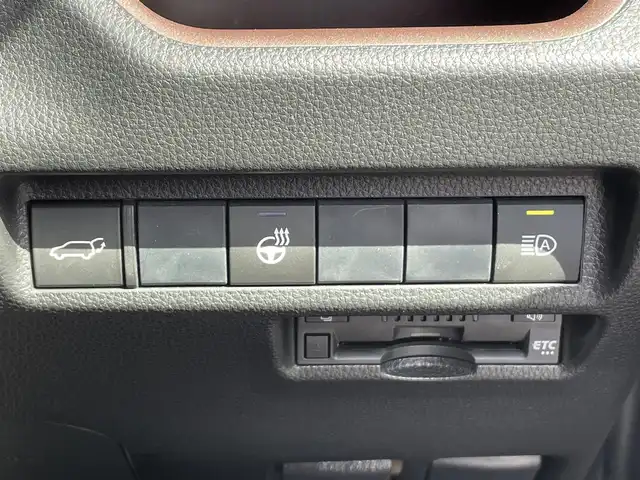 トヨタ ＲＡＶ４ G Zパッケージ 愛知県 2021(令3)年 1.6万km ホワイトパールクリスタルシャイン フルタイム4WD（モード切り替え）/・純正T-CONNECTメモリーナビ（9インチ）/・フルセグテレビ/・CD/DVD再生機能/・Bluetooth接続機能/・ミュージックサーバー（SD録音）/・バックカメラ/・ETC（新セキュリティー対応）/・本革シート/・シートヒーター（運転席・助手席）/・純正フロアマット/・純正19インチアルミホイール/・純正LEDヘッドライト/・オートマチックハイビーム/・衝突軽減ブレーキ/・レーンキープアシスト/・ブラインドスポットモニター/・電動パーキングブレーキ/・ブレーキホールド/・純正デジタルインナーミラー（後方録画）/・社外ドライブレコーダー/・充電用USBポート（2ヶ所）/・スマートキー/・プッシュスタート/・デュアルオートエアコン/・アダプティブクルーズコントロール/・MTモード付きCVT/・パワーステアリング/・パワーウィンドウ/・ダウンヒルアシスト
