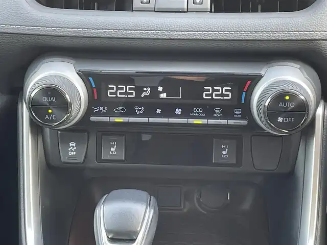トヨタ ＲＡＶ４ G Zパッケージ 愛知県 2021(令3)年 1.6万km ホワイトパールクリスタルシャイン フルタイム4WD（モード切り替え）/・純正T-CONNECTメモリーナビ（9インチ）/・フルセグテレビ/・CD/DVD再生機能/・Bluetooth接続機能/・ミュージックサーバー（SD録音）/・バックカメラ/・ETC（新セキュリティー対応）/・本革シート/・シートヒーター（運転席・助手席）/・純正フロアマット/・純正19インチアルミホイール/・純正LEDヘッドライト/・オートマチックハイビーム/・衝突軽減ブレーキ/・レーンキープアシスト/・ブラインドスポットモニター/・電動パーキングブレーキ/・ブレーキホールド/・純正デジタルインナーミラー（後方録画）/・社外ドライブレコーダー/・充電用USBポート（2ヶ所）/・スマートキー/・プッシュスタート/・デュアルオートエアコン/・アダプティブクルーズコントロール/・MTモード付きCVT/・パワーステアリング/・パワーウィンドウ/・ダウンヒルアシスト