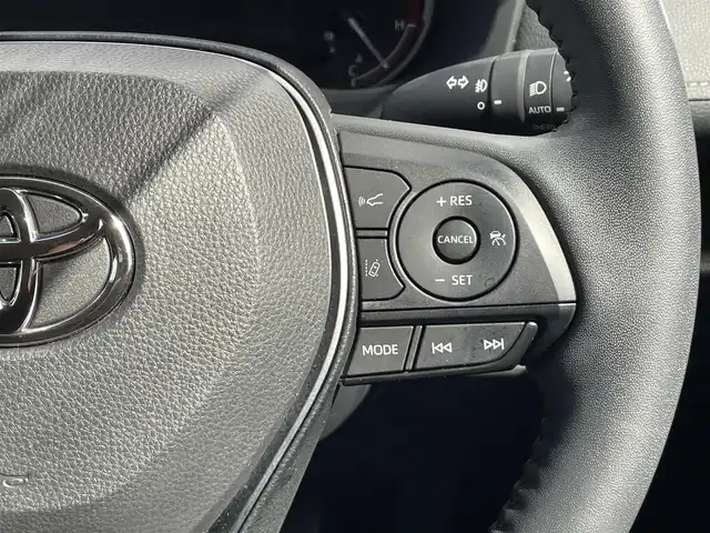 トヨタ ＲＡＶ４ G Zパッケージ 愛知県 2021(令3)年 1.6万km ホワイトパールクリスタルシャイン フルタイム4WD（モード切り替え）/・純正T-CONNECTメモリーナビ（9インチ）/・フルセグテレビ/・CD/DVD再生機能/・Bluetooth接続機能/・ミュージックサーバー（SD録音）/・バックカメラ/・ETC（新セキュリティー対応）/・本革シート/・シートヒーター（運転席・助手席）/・純正フロアマット/・純正19インチアルミホイール/・純正LEDヘッドライト/・オートマチックハイビーム/・衝突軽減ブレーキ/・レーンキープアシスト/・ブラインドスポットモニター/・電動パーキングブレーキ/・ブレーキホールド/・純正デジタルインナーミラー（後方録画）/・社外ドライブレコーダー/・充電用USBポート（2ヶ所）/・スマートキー/・プッシュスタート/・デュアルオートエアコン/・アダプティブクルーズコントロール/・MTモード付きCVT/・パワーステアリング/・パワーウィンドウ/・ダウンヒルアシスト