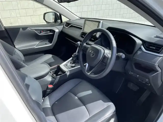 トヨタ ＲＡＶ４ G Zパッケージ 愛知県 2021(令3)年 1.6万km ホワイトパールクリスタルシャイン フルタイム4WD（モード切り替え）/・純正T-CONNECTメモリーナビ（9インチ）/・フルセグテレビ/・CD/DVD再生機能/・Bluetooth接続機能/・ミュージックサーバー（SD録音）/・バックカメラ/・ETC（新セキュリティー対応）/・本革シート/・シートヒーター（運転席・助手席）/・純正フロアマット/・純正19インチアルミホイール/・純正LEDヘッドライト/・オートマチックハイビーム/・衝突軽減ブレーキ/・レーンキープアシスト/・ブラインドスポットモニター/・電動パーキングブレーキ/・ブレーキホールド/・純正デジタルインナーミラー（後方録画）/・社外ドライブレコーダー/・充電用USBポート（2ヶ所）/・スマートキー/・プッシュスタート/・デュアルオートエアコン/・アダプティブクルーズコントロール/・MTモード付きCVT/・パワーステアリング/・パワーウィンドウ/・ダウンヒルアシスト
