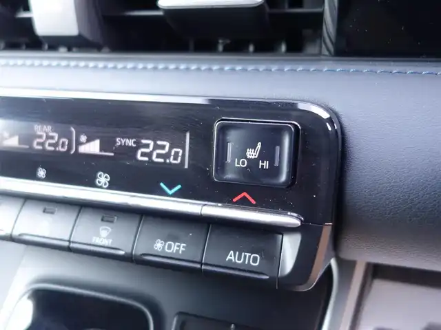 トヨタ ヴォクシー S－Z 山形県 2023(令5)年 1.3万km ホワイトパールクリスタルシャイン 4WD/衝突被害軽減システム/純正ディスプレイオーディオ/　　【BT USB AM・FM Miracast】/バックカメラ/両側パワースライドドア/レーダークルーズコントロール/LEDオートヘッドライト/ハーフレザーシート/シートヒーター/純正16インチアルミホイール/コーナーセンサー/ステアリングスイッチ/MTモード付AT/電動格納ウィンカーミラー/スマートキー/ETC