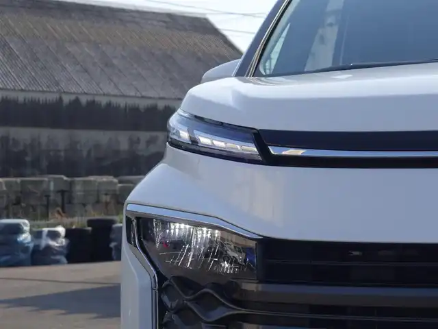 トヨタ ヴォクシー S－Z 山形県 2023(令5)年 1.3万km ホワイトパールクリスタルシャイン 4WD/衝突被害軽減システム/純正ディスプレイオーディオ/　　【BT USB AM・FM Miracast】/バックカメラ/両側パワースライドドア/レーダークルーズコントロール/LEDオートヘッドライト/ハーフレザーシート/シートヒーター/純正16インチアルミホイール/コーナーセンサー/ステアリングスイッチ/MTモード付AT/電動格納ウィンカーミラー/スマートキー/ETC
