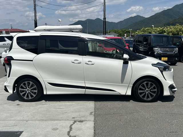 トヨタ シエンタ G 山梨県 2020(令2)年 4.5万km ホワイトパールクリスタルシャイン 純正ナビ/BT/フルセグTV/CD/AUX/全方位カメラ/両側パワースライドドア/パノラミックビューモニター/ＥＴＣ/モデリスタエアロ(フロント、サイド、リアアンダー)/社外１５インチアルミホイール/オートマチックハイビーム/スマートキー/純正フロアマット/アイドリングストップ/ステアリングリモコン/LEDヘッドライト