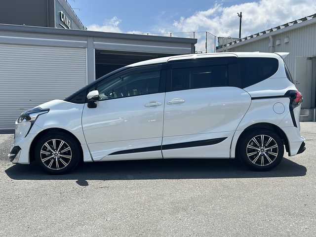 トヨタ シエンタ G 山梨県 2020(令2)年 4.5万km ホワイトパールクリスタルシャイン 純正ナビ/BT/フルセグTV/CD/AUX/全方位カメラ/両側パワースライドドア/パノラミックビューモニター/ＥＴＣ/モデリスタエアロ(フロント、サイド、リアアンダー)/社外１５インチアルミホイール/オートマチックハイビーム/スマートキー/純正フロアマット/アイドリングストップ/ステアリングリモコン/LEDヘッドライト