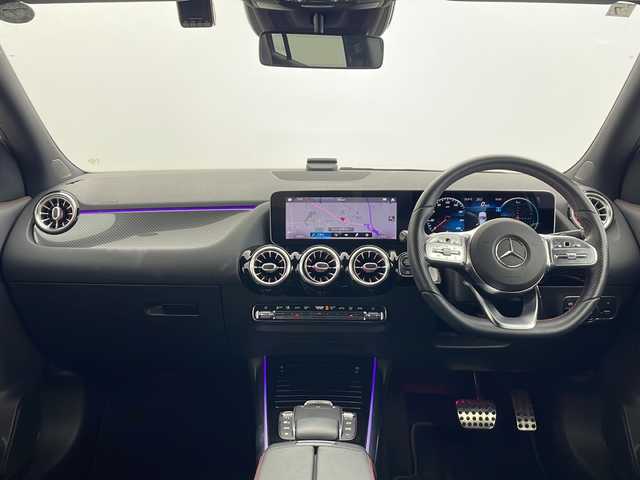 メルセデス・ベンツ ＧＬＡ２００ｄ 4マチック AMGライン 秋田県 2020(令2)年 2.2万km ポーラホワイト 4WD/純正ナビ（Bluetooth/AppleCarPlay/AndroidAuto/）/フルセグTV/アクティブレーンキーピングアシスト/アクティブブレーキアシスト/ブラインドスポットアシスト/レーンチェンジアシスト/アクティブステアリングアシスト/全方位カメラ/純正ドライブレコーダー/DYNAMIC　SELECT/LEDヘッドライト/前席パワーシート/前席シートヒーター/ハーフレザーシート/ETC2.0/パワーバックドア/取説保証書/スペアキー