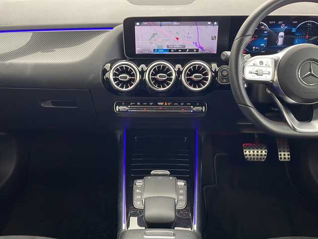 メルセデス・ベンツ ＧＬＡ２００ｄ 4マチック AMGライン 秋田県 2020(令2)年 2.2万km ポーラホワイト 4WD/純正ナビ（Bluetooth/AppleCarPlay/AndroidAuto/）/フルセグTV/アクティブレーンキーピングアシスト/アクティブブレーキアシスト/ブラインドスポットアシスト/レーンチェンジアシスト/アクティブステアリングアシスト/全方位カメラ/純正ドライブレコーダー/DYNAMIC　SELECT/LEDヘッドライト/前席パワーシート/前席シートヒーター/ハーフレザーシート/ETC2.0/パワーバックドア/取説保証書/スペアキー