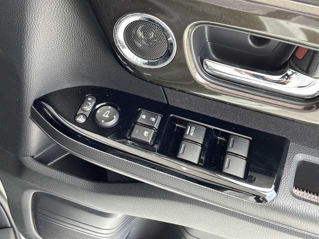 ホンダ Ｎ ＢＯＸ カスタム G L ターボ ホンダセンシング 愛知県 2019(平31)年 1.6万km プラチナホワイトパール 衝突被害軽減ブレーキ/純正8インチSDナビ（あり）/両側パワースライドドア/フルセグTV/CD DVD/Bluetooth/バックカメラ/コーナーセンサー/純正アルミホイール/LEDヘッドライト/パドルシフト/オートマチックハイビーム/ドライブレコーダー/ETC/ステアリングスイッチ/スマートキー/プッシュスタート