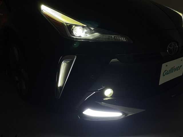 トヨタ プリウス A ツーリングセレクション 群馬県 2019(平31)年 4.4万km アティチュードブラックマイカ モデリスタエアロ(フロント/サイド/リアアンダー)/クールグレー内装/ナビレディパッケージ/・ステアリングスイッチ/・バックカメラ/リヤクロストラフィックアラート(RCTA)/AC100V アクセサリーコンセント/ITS Connect/＝＝＝＝＝/純正9インチ ディーラーナビ（NSZT-Y68T)/・AM/FM/CD/DVD/SD/Bluetooth/フルセグTV/トヨタセーフティセンス/・プリクラッシュセーフティシステム/・レーンディパーチャーアラート(ステアリング制御機能付)/・オートマチックハイビーム/・レーダークルーズコントロール(全車速追従機能付)/ブラインドスポットモニター/インテリジェントクリアランスソナー/シンプルインテリジェントパーキングアシスト(巻き込み警報機能付)/前席シートヒーター /運転席パワーシート /カラーヘッドアップディスプレイ/LEDヘッドライト/LEDフォグランプ/スマートキー /プッシュスタート/ビルトインETC2.0/純正17インチアルミホイール/純正フロアマット