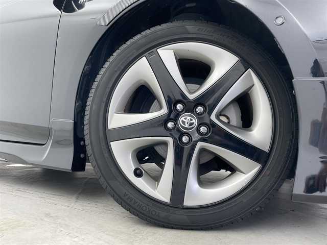 トヨタ プリウス A ツーリングセレクション 群馬県 2019(平31)年 4.4万km アティチュードブラックマイカ モデリスタエアロ(フロント/サイド/リアアンダー)/クールグレー内装/ナビレディパッケージ/・ステアリングスイッチ/・バックカメラ/リヤクロストラフィックアラート(RCTA)/AC100V アクセサリーコンセント/ITS Connect/＝＝＝＝＝/純正9インチ ディーラーナビ（NSZT-Y68T)/・AM/FM/CD/DVD/SD/Bluetooth/フルセグTV/トヨタセーフティセンス/・プリクラッシュセーフティシステム/・レーンディパーチャーアラート(ステアリング制御機能付)/・オートマチックハイビーム/・レーダークルーズコントロール(全車速追従機能付)/ブラインドスポットモニター/インテリジェントクリアランスソナー/シンプルインテリジェントパーキングアシスト(巻き込み警報機能付)/前席シートヒーター /運転席パワーシート /カラーヘッドアップディスプレイ/LEDヘッドライト/LEDフォグランプ/スマートキー /プッシュスタート/ビルトインETC2.0/純正17インチアルミホイール/純正フロアマット