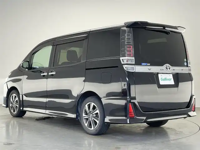 トヨタ ヴォクシー ZS 煌 愛知県 2018(平30)年 8.7万km ブラック 純正９型ナビ　純正１２．１型後席モニター　禁煙車　後席エアコン　ＥＴＣ　ドラレコ　バックカメラ　両側パワースライドドア　セーフティセンス　衝突軽減　レーンキープ　オートハイビーム　クルーズコントロール