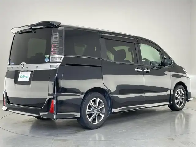 トヨタ ヴォクシー ZS 煌 愛知県 2018(平30)年 8.7万km ブラック 純正９型ナビ　純正１２．１型後席モニター　禁煙車　後席エアコン　ＥＴＣ　ドラレコ　バックカメラ　両側パワースライドドア　セーフティセンス　衝突軽減　レーンキープ　オートハイビーム　クルーズコントロール