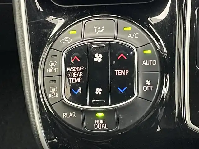 トヨタ ヴォクシー ZS 煌 愛知県 2018(平30)年 8.7万km ブラック 純正９型ナビ　純正１２．１型後席モニター　禁煙車　後席エアコン　ＥＴＣ　ドラレコ　バックカメラ　両側パワースライドドア　セーフティセンス　衝突軽減　レーンキープ　オートハイビーム　クルーズコントロール